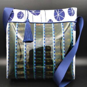 Petit sac créateur motif pompons en pellicule de film recyclée