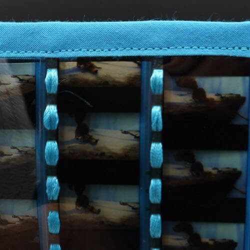 Porte carte bleu en pellicule de film détails